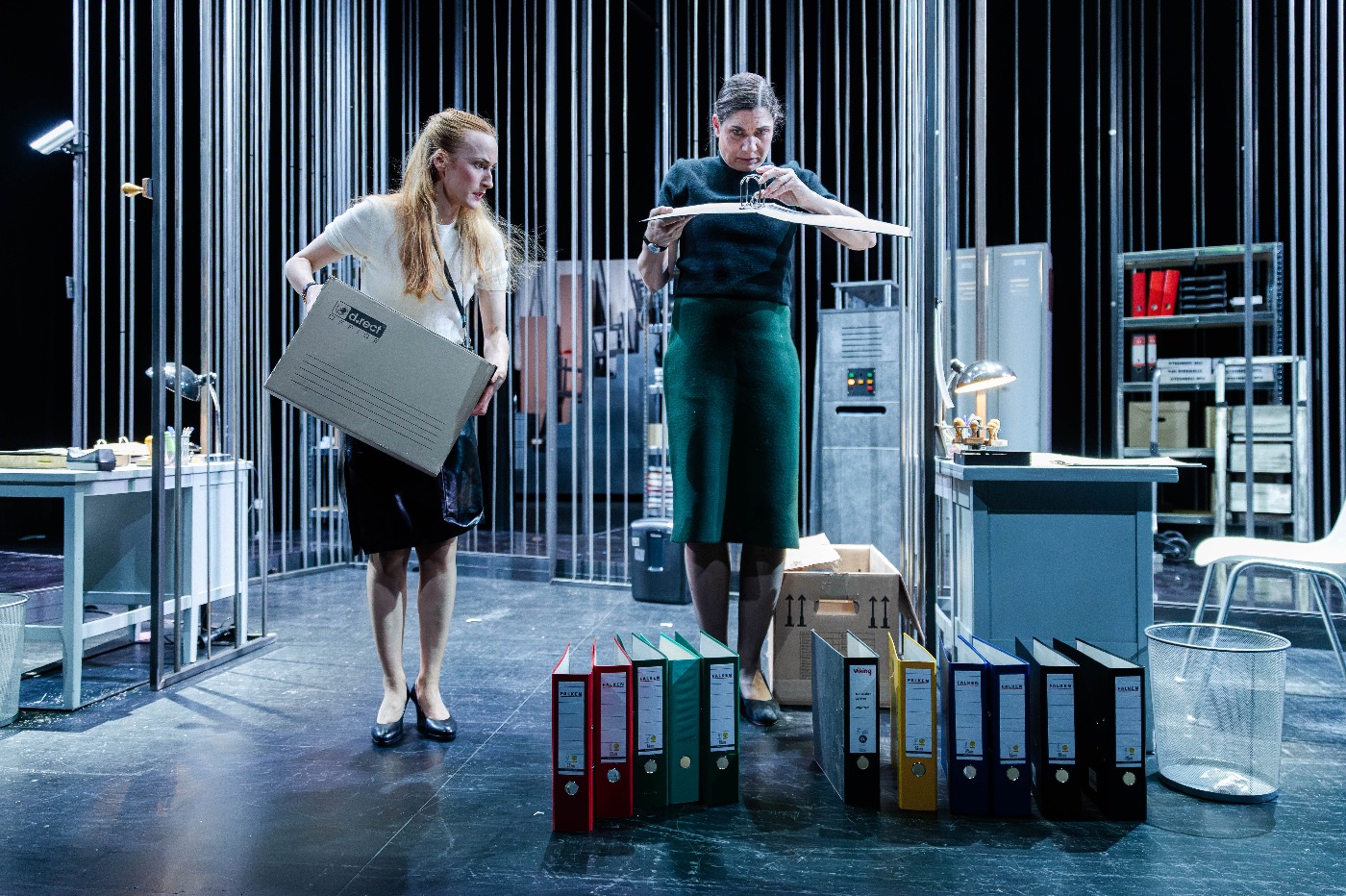 Inventur – Theater Regensburg – Philipp Löhle schreibt und inszeniert ein Stück über sinnlose Büroarbeit